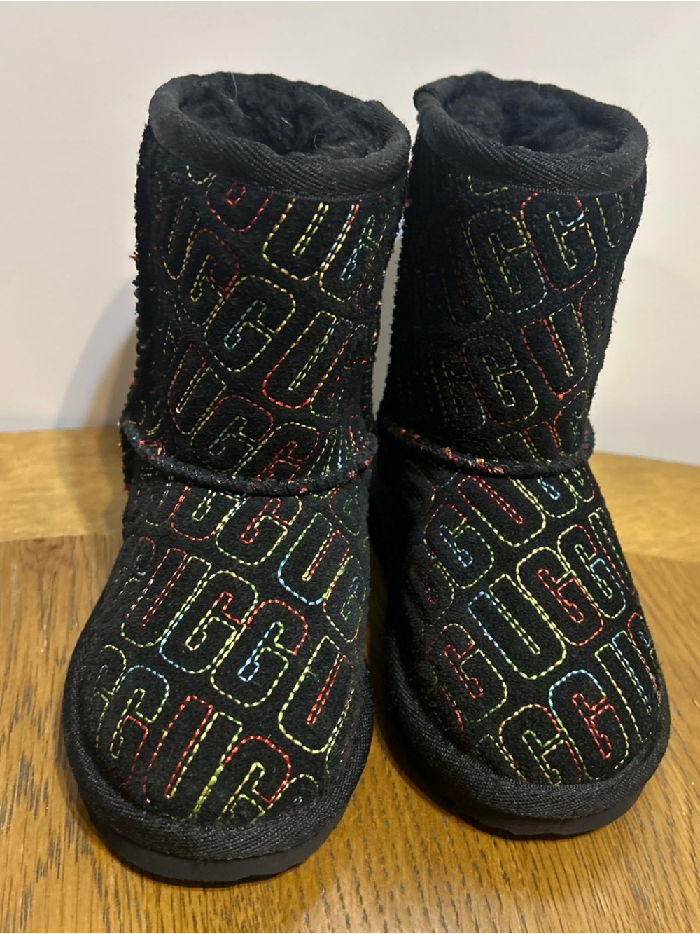 UGG Toddler Boots Size 6 Rainbow Logo Print Black – Style 1112383T